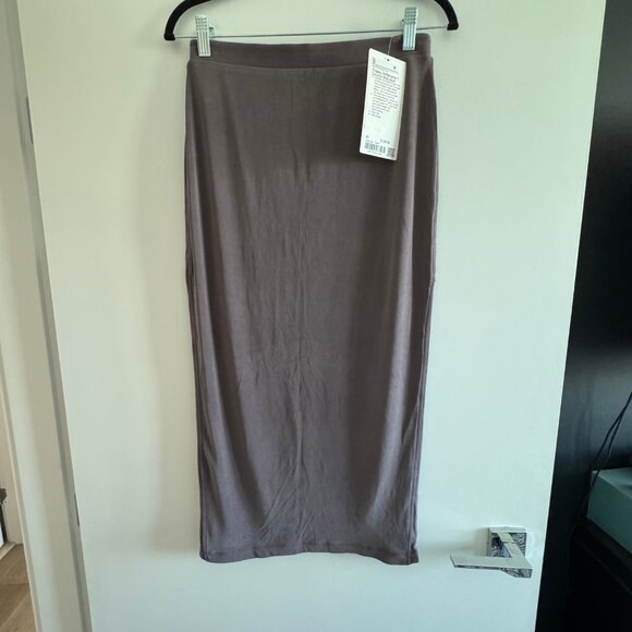 NWT lululemon Drapey Softstreme Column Midi Skirt Espresso Sz Medium - Picture 3 of 5